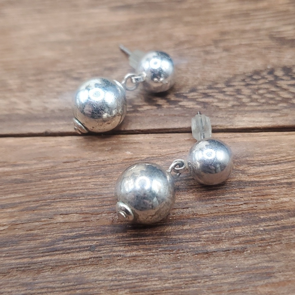 E178 beautiful silver bulb edwardian earrings‎